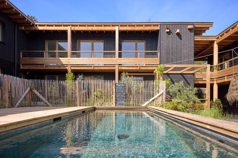 découvrez les attractions incontournables et les services de qualité à remich, une charmante ville luxembourgeoise. profitez de ses paysages pittoresques, de ses activités de plein air, et de ses offres touristiques pour vivre une expérience inoubliable au bord de la moselle.