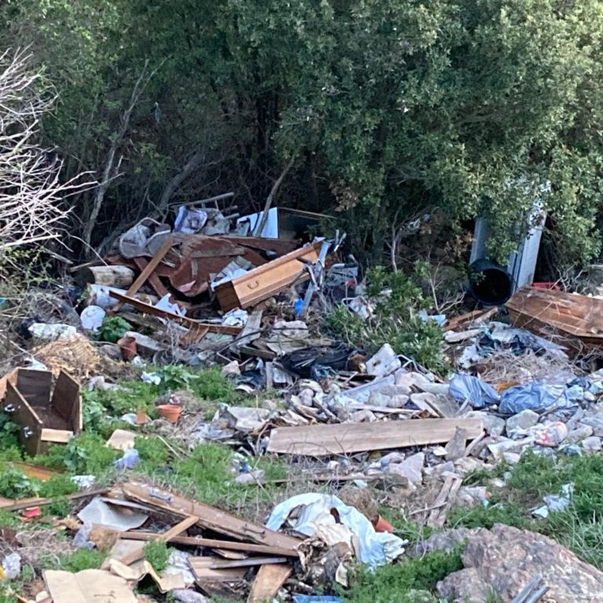 découvrez les étapes essentielles et les réglementations à respecter pour le déplacement d’un cercueil, que ce soit en france ou à l’international. conseils pratiques et informations pour accompagner ce moment délicat.