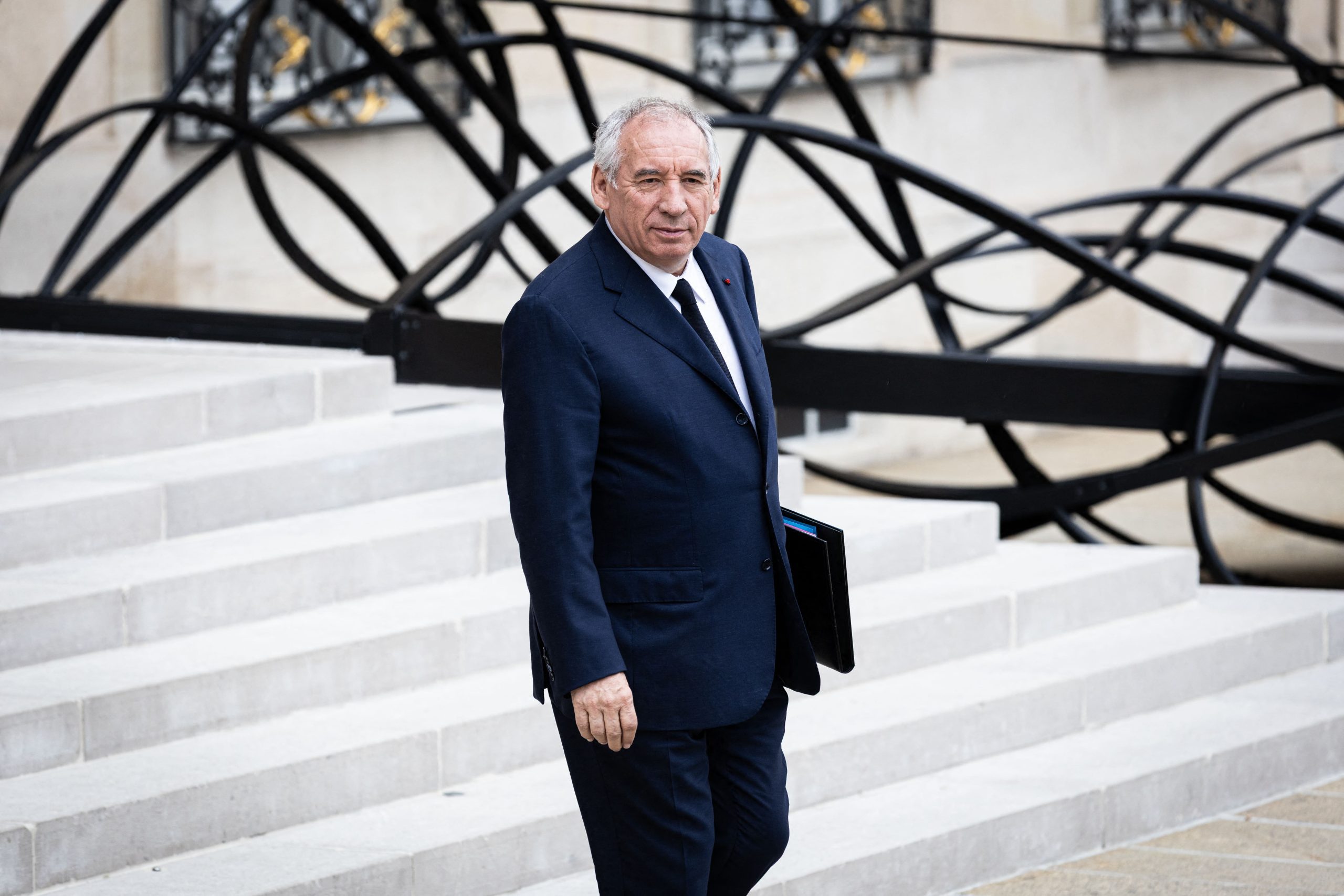 découvrez comment les hausses prévues en 2026 peuvent impacter votre budget et préparez-vous efficacement aux changements financiers à venir.