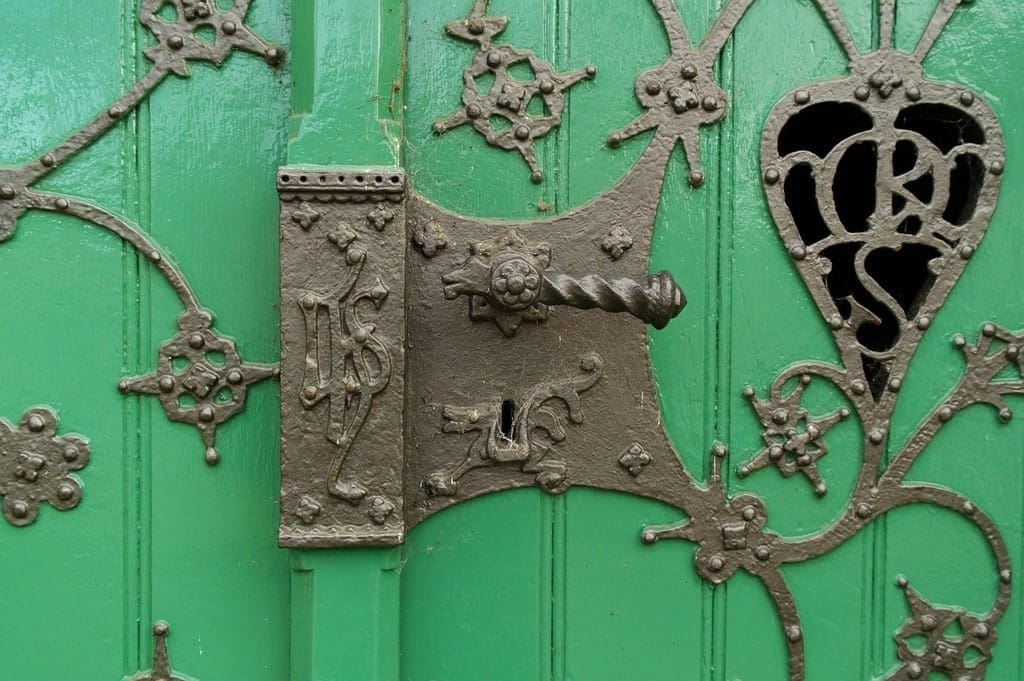 trouvez un serrurier fiable à nantes pour des services rapides et de qualité. choisissez un professionnel expérimenté pour sécuriser votre domicile en toute confiance.