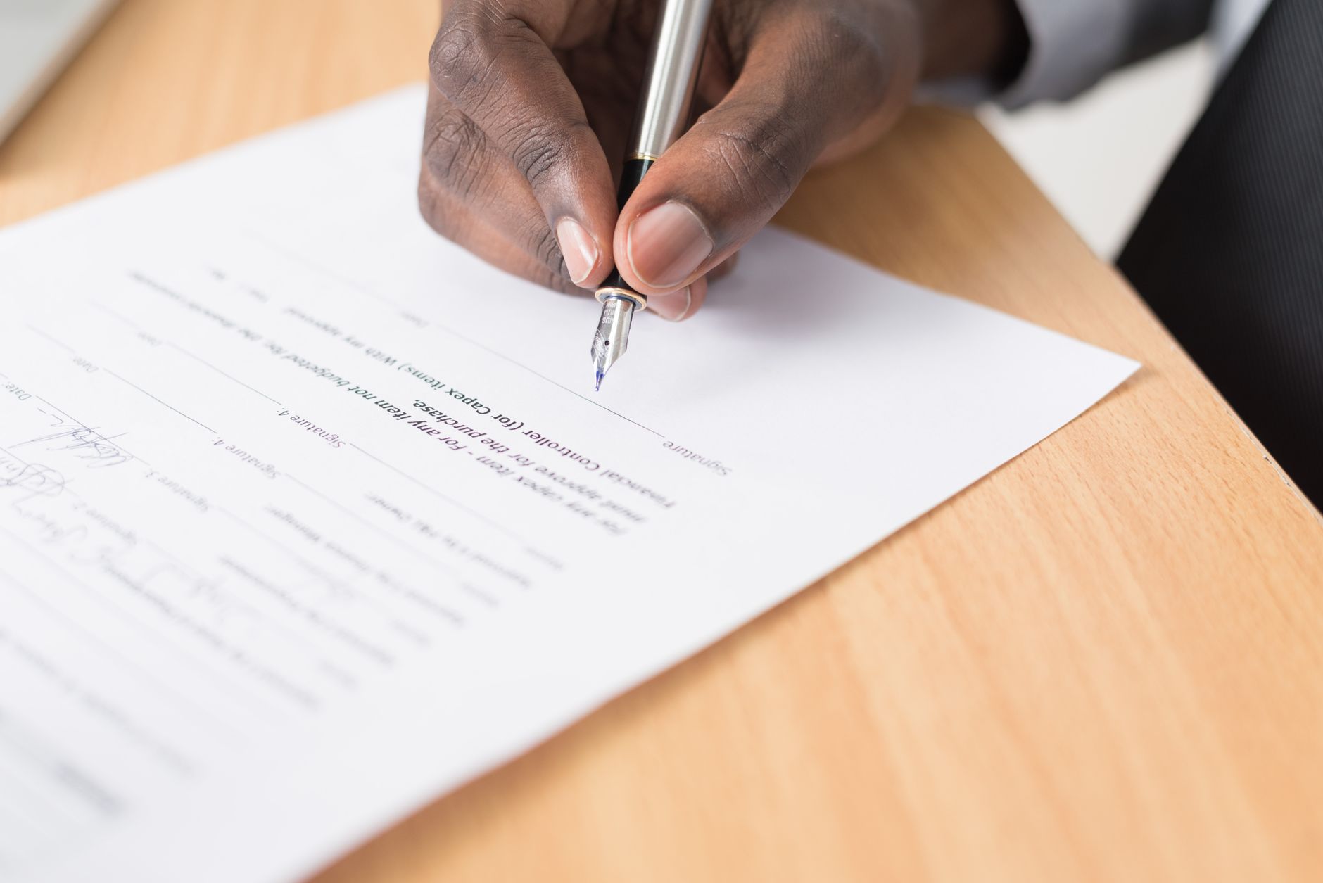 Contrat CDI : clauses obligatoires et mentions légales à connaître