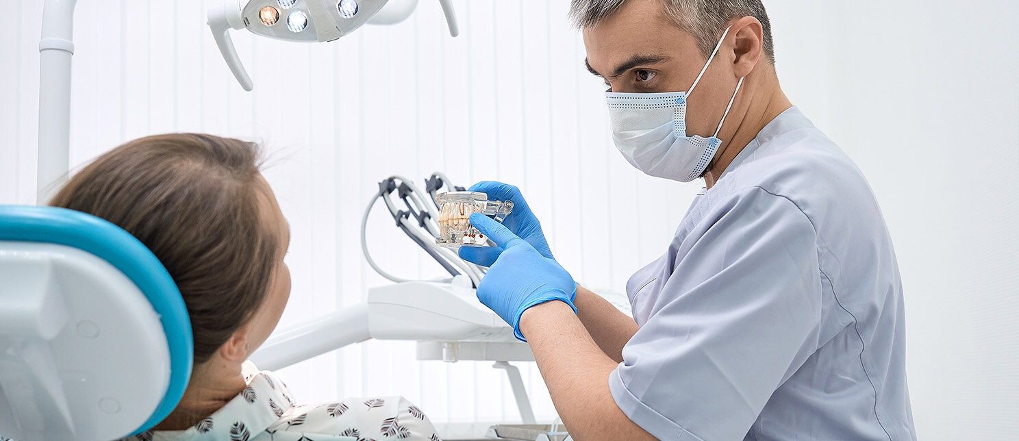 Orthodontiste : Quel est le salaire moyen et à quoi s&rsquo;attendre ?