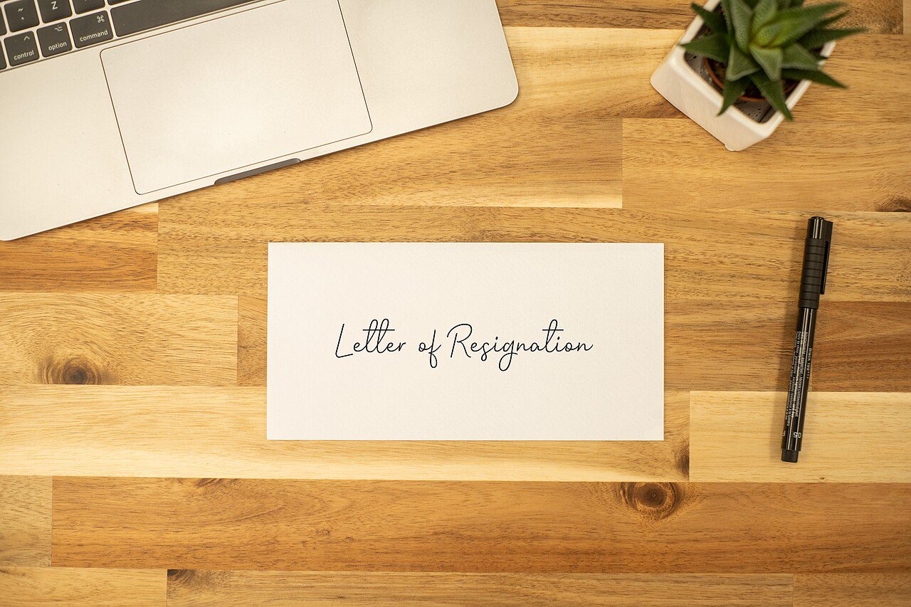 Modèle de lettre de démission simple : exemple prêt à remplir