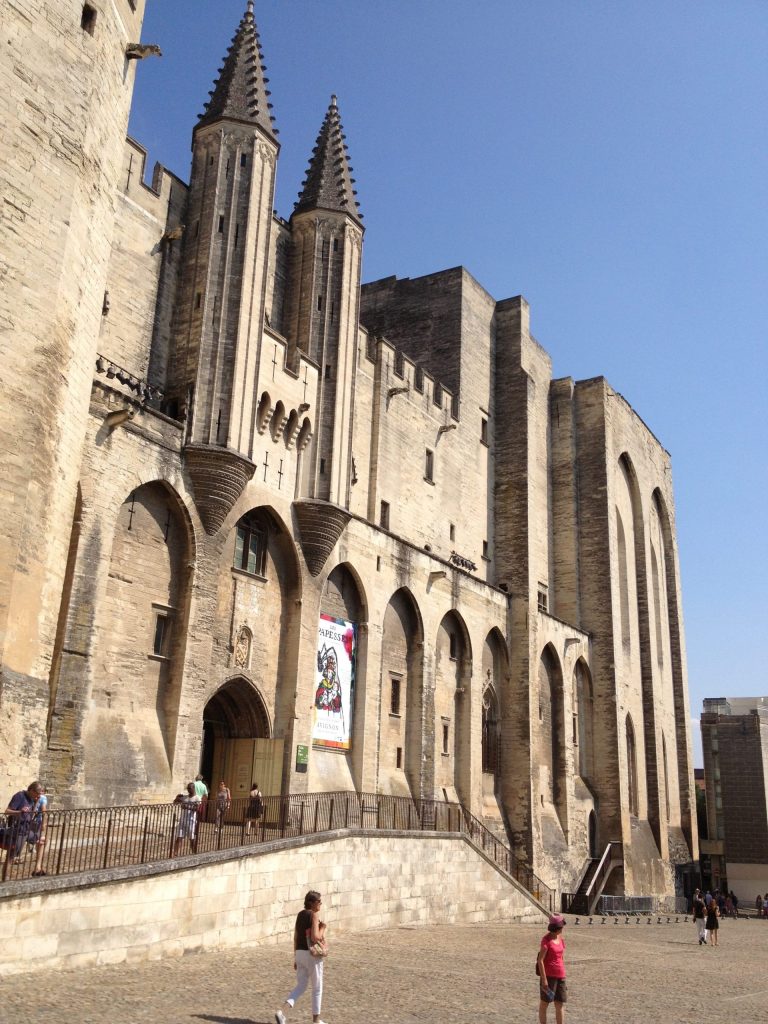 Façade du palais des papes (Avignon)