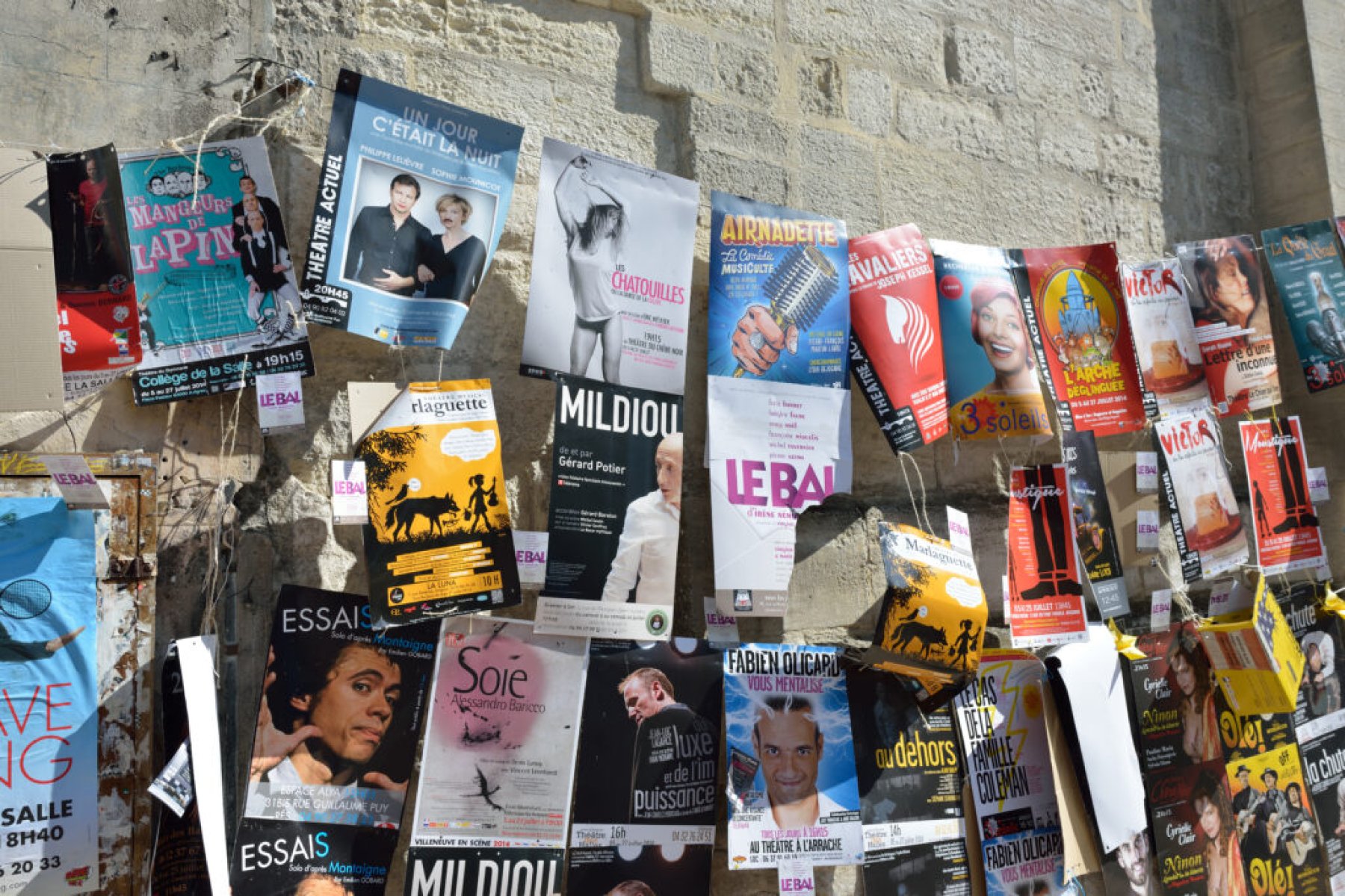 Aller au festival d’Avignon en moto : préparer son séjour